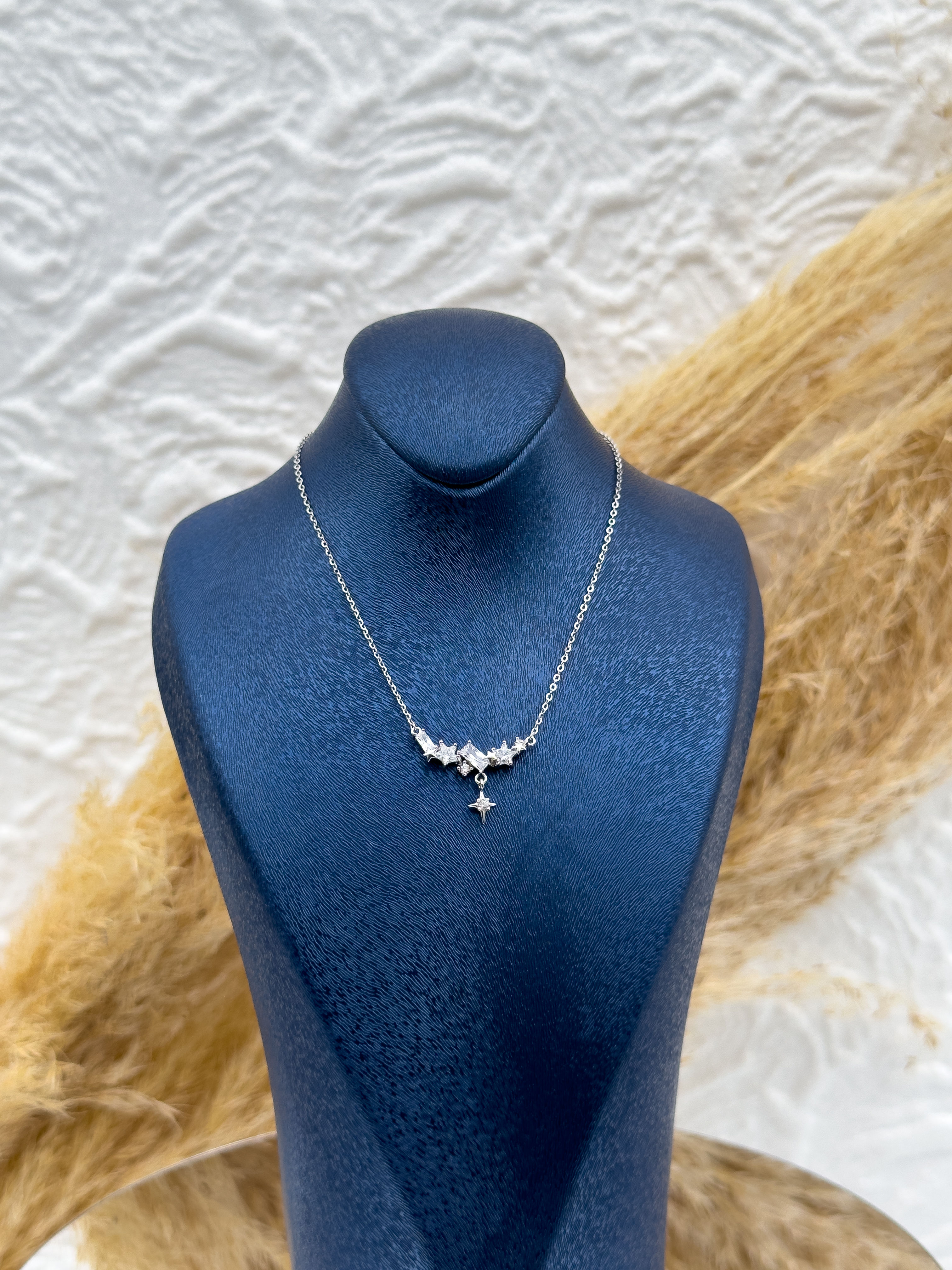 925 Ayar Gümüş Pırlanta Montür Yıldız Kolye – Zarif ve Işıltılı Kadın Takı